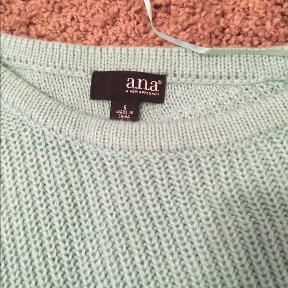 Sweaters - Picture 5 of 5